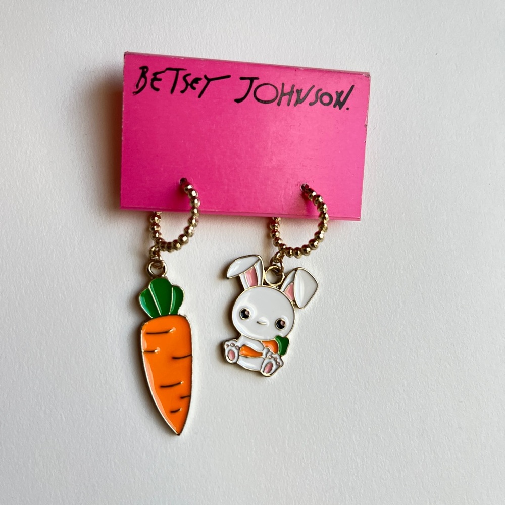Betsey Johnson carrot and rabbit Earrings